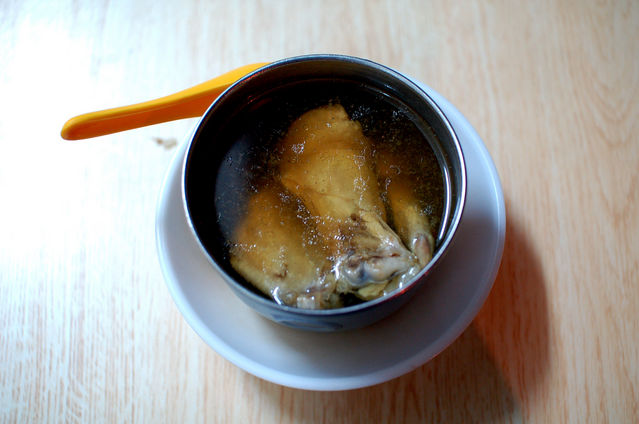 南門市場旁金峰魯肉飯－香菇雞湯