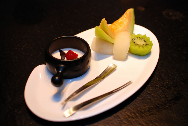 ikki 日式創作料理－時鮮水果和蔓越莓慕斯