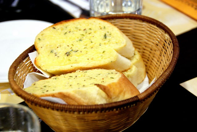 LA PASTA義大利麵屋－大蒜麵包
