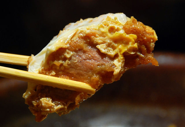 杏子日式豬排店－里肌豬排鍋膳套餐的豬排特寫