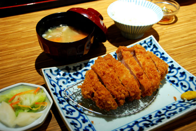 杏子日式豬排店－TORO里肌肉套餐(NT$360)