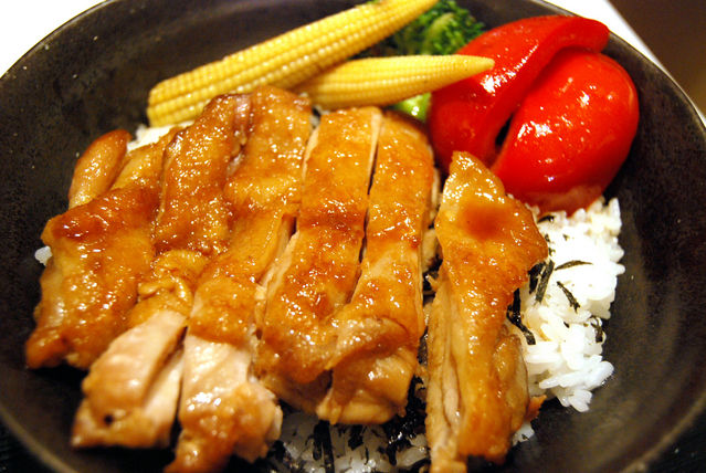 日式蓋飯－照燒雞腿丼 NT$180