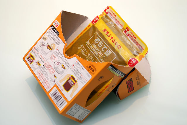 進口咖哩飯（鎌倉七里濱珊瑚礁監製）－咖哩包與包裝盒