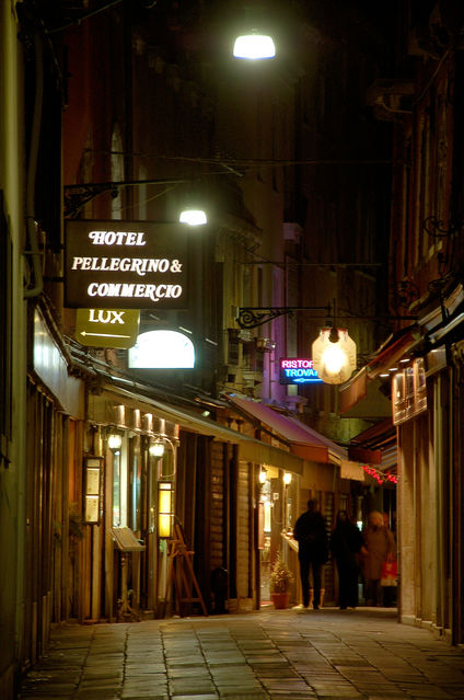 威尼斯夜景-巷內
