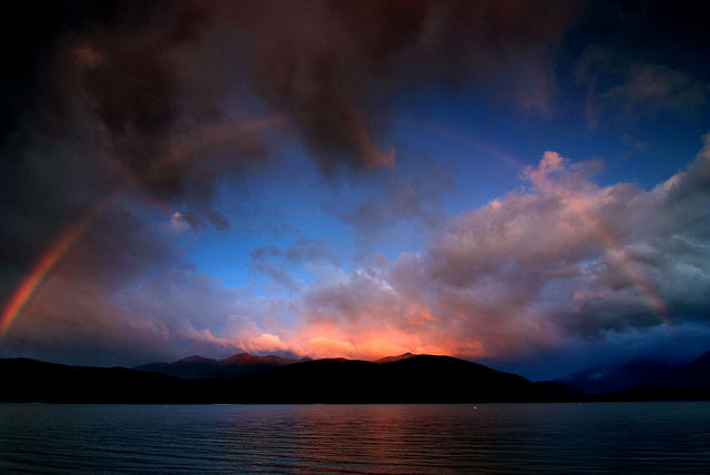 蒂阿瑙湖的清晨-大彩虹