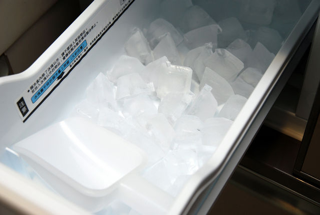 Toshiba GR-L40TT 冰箱－冰塊自己做出來了