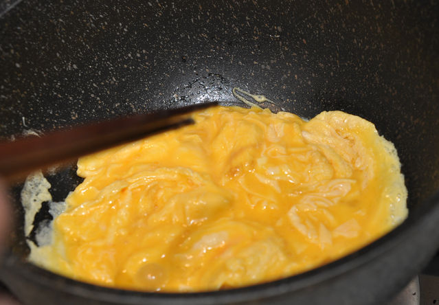 自己做日式咖哩蛋包飯－做蛋包的部分