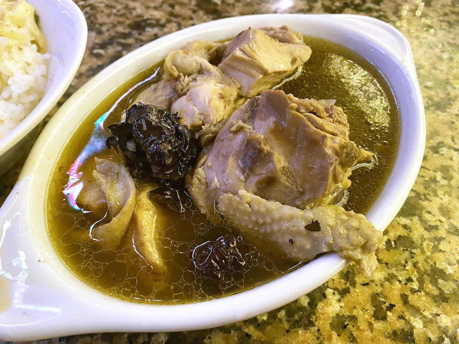 東一排骨麻油雞飯