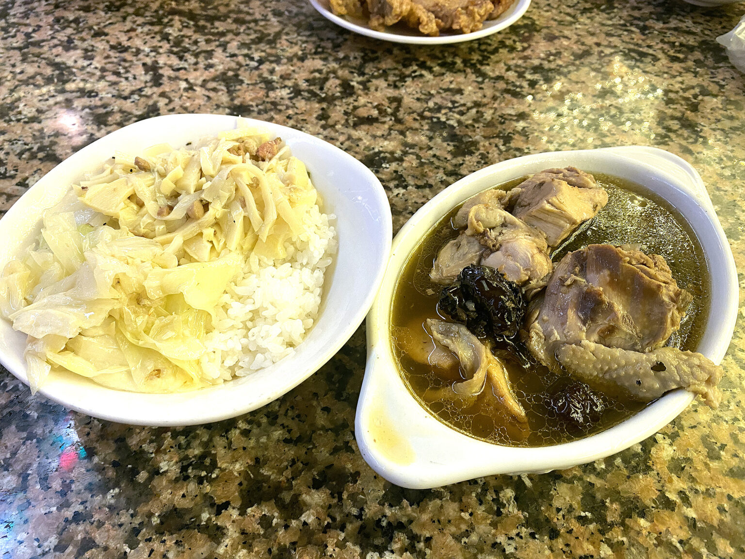 東一排骨麻油雞飯