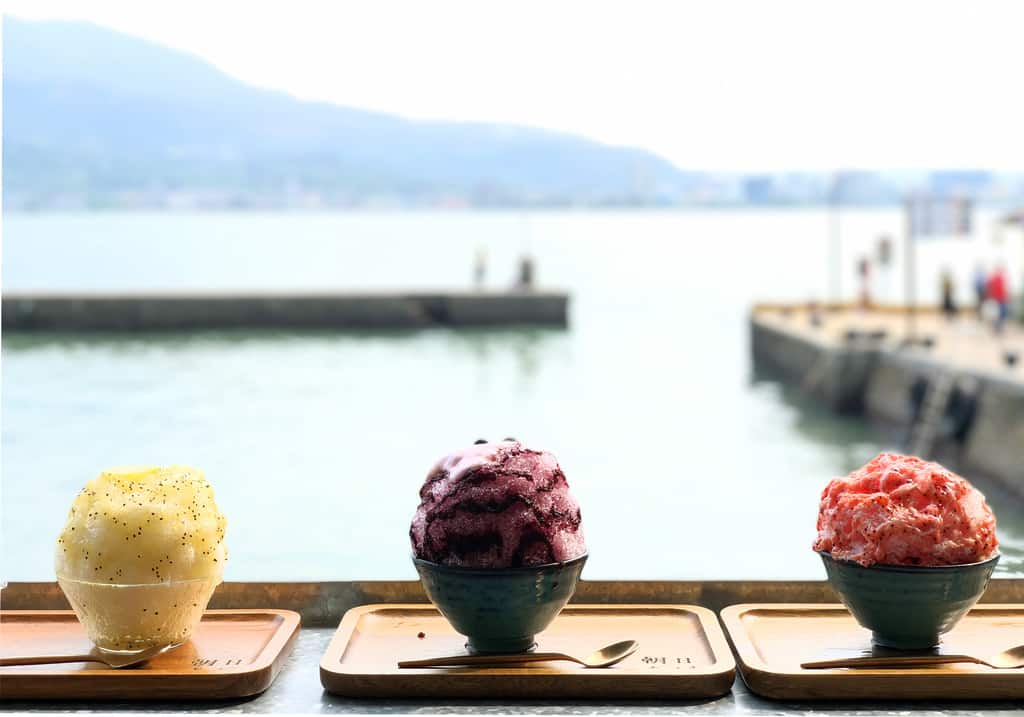 朝日夫婦 面對河景漁港吃冰的IG網美打卡冰店