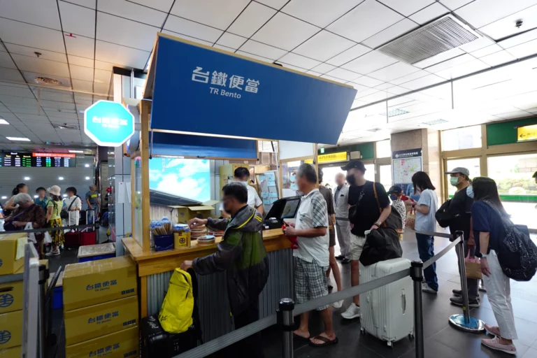 台鐵健康便當茶香燻雞台北站