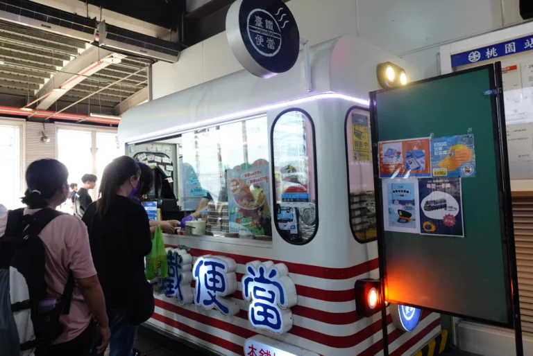 台鐵健康便當茶香燻雞