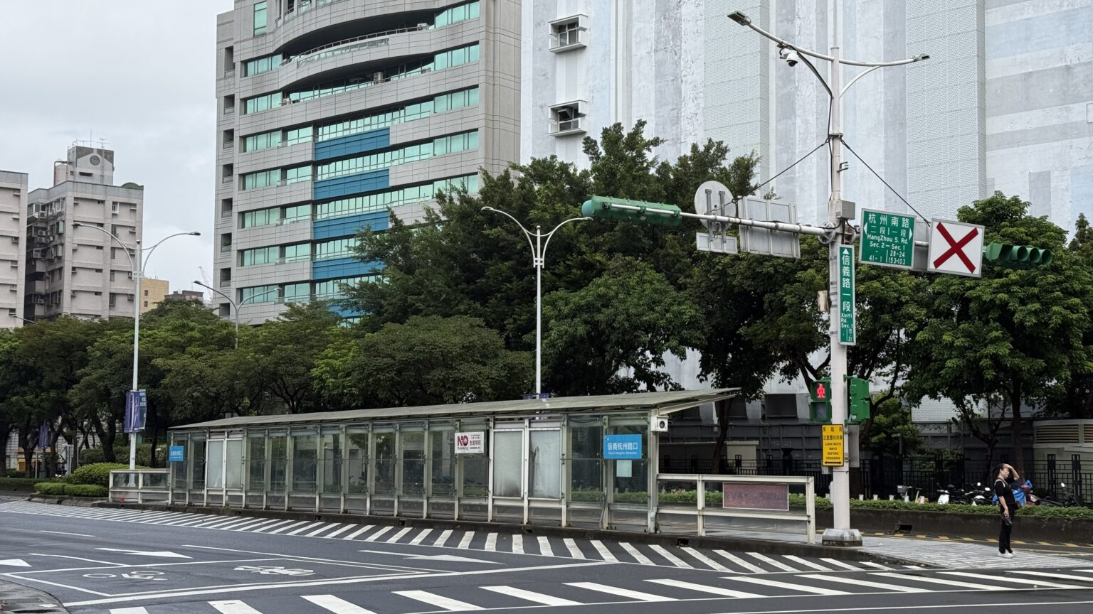 信義杭州路口(東向)