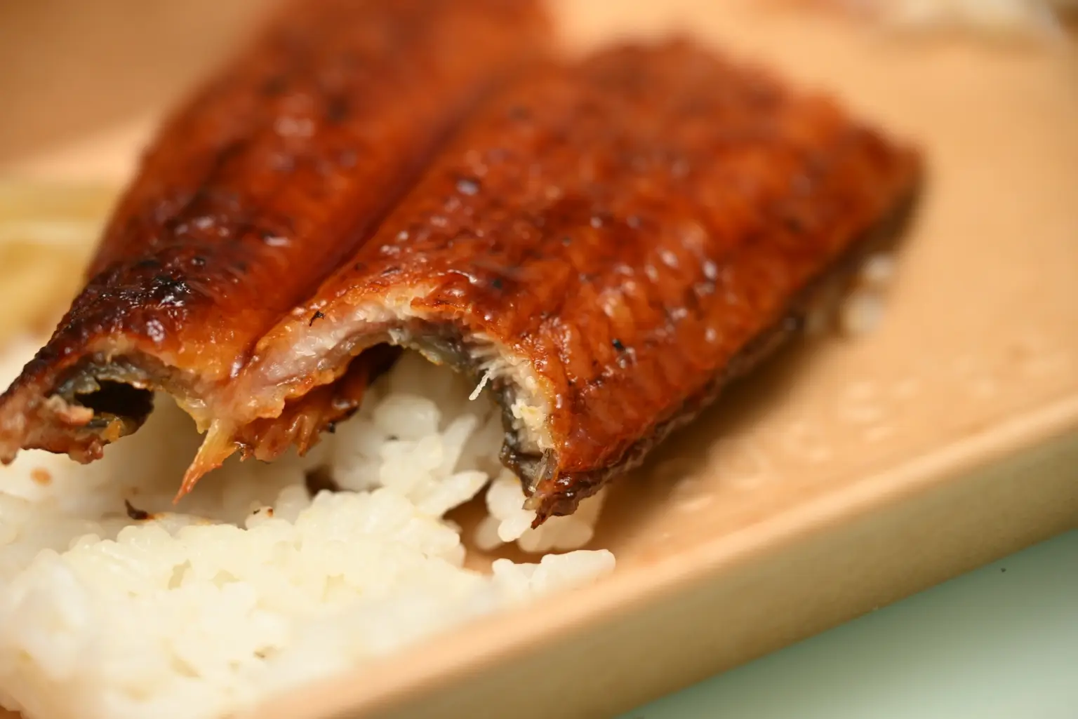 全聯鰻魚便當肉眼可見的細刺