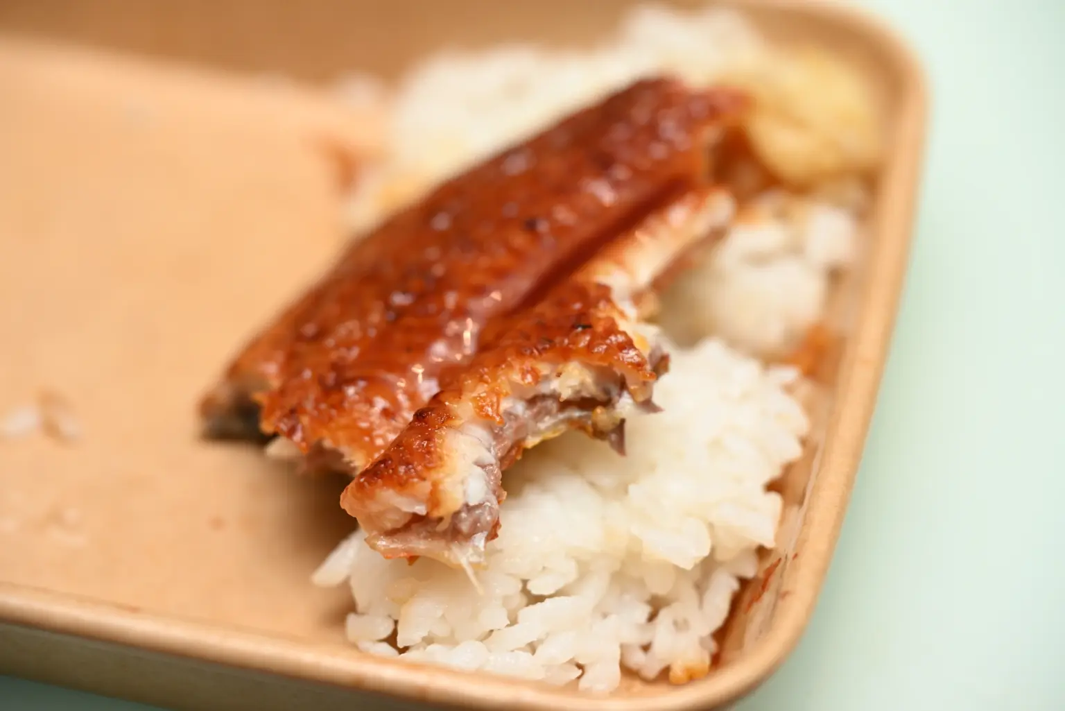 全聯鰻魚便當肉眼可見的細刺